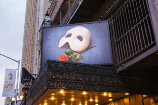 Phantom-of-the-Opera-Mask-Lloyd-Webber